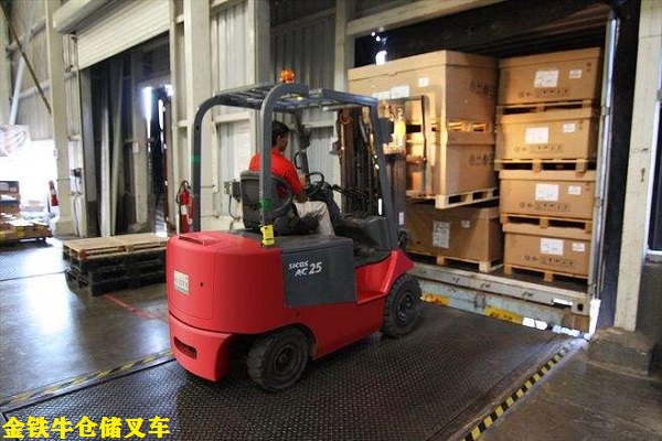 倉儲(chǔ)式叉車